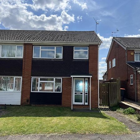 Charming 3-Bed House In Leighton Buzzard Vila Exterior foto
