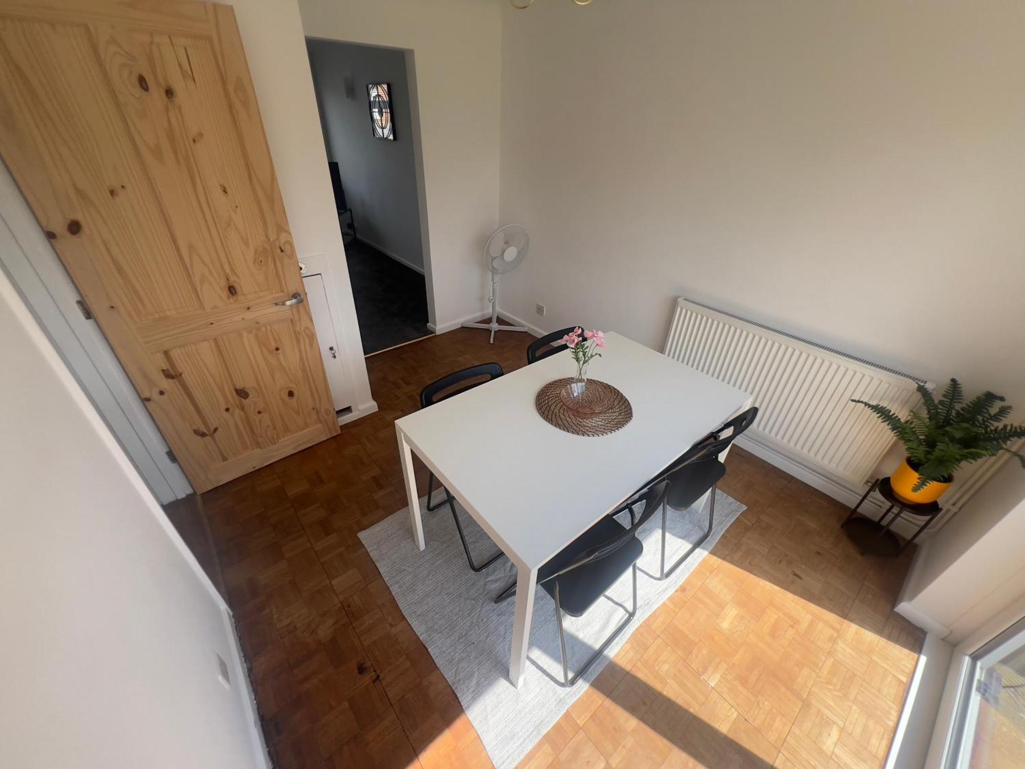 Charming 3-Bed House In Leighton Buzzard Vila Exterior foto